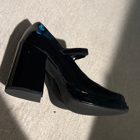 Steve Madden Glossy Patent Leather Black Mary Jane Pumps - Picture 4 of 7